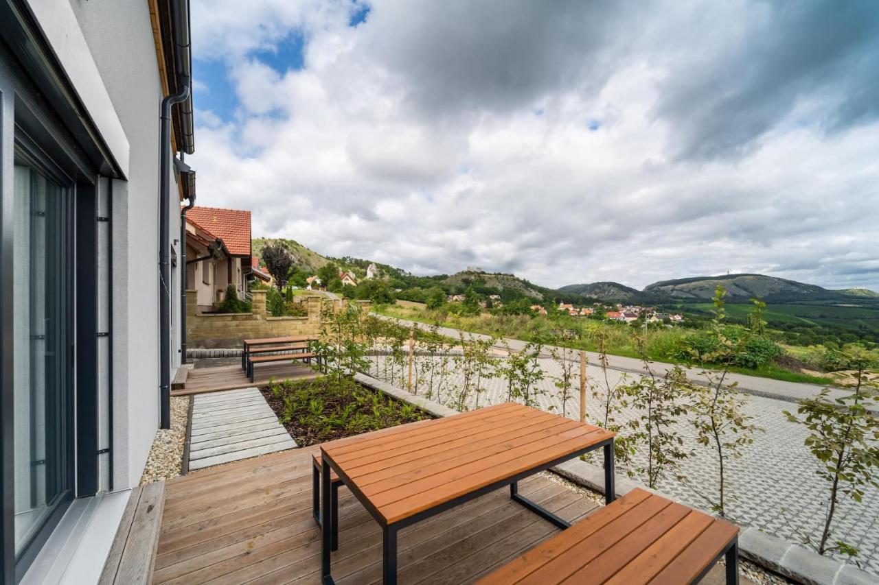 Domy Pod Palavou Apartment Klentnice Bagian luar foto