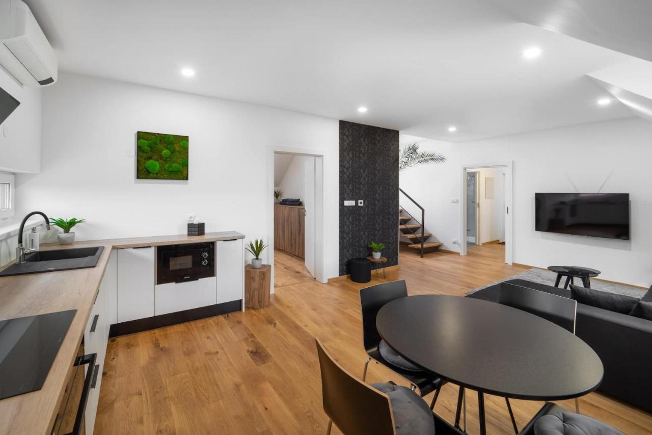 Domy Pod Palavou Apartment Klentnice Bagian luar foto