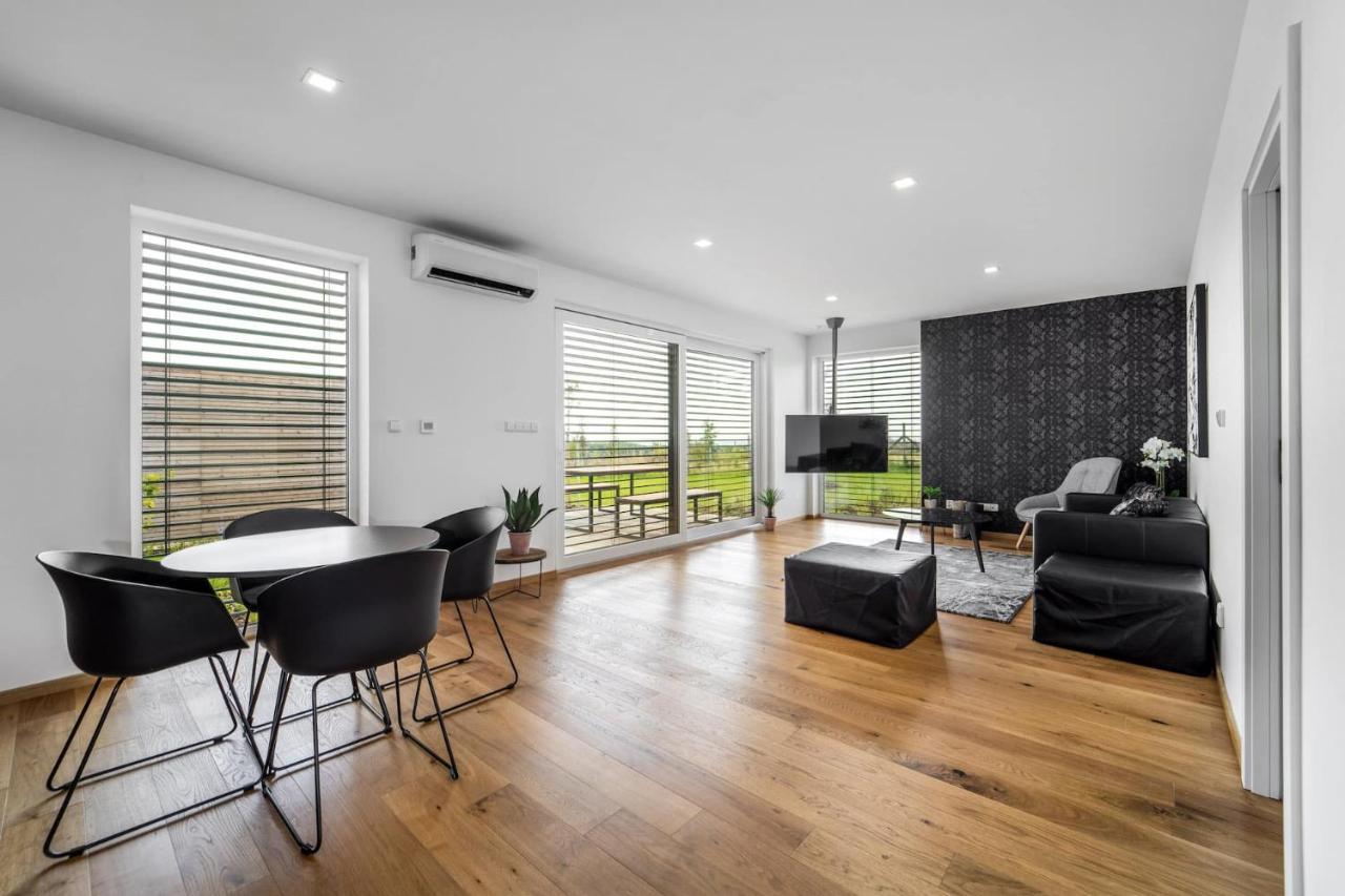 Domy Pod Palavou Apartment Klentnice Bagian luar foto