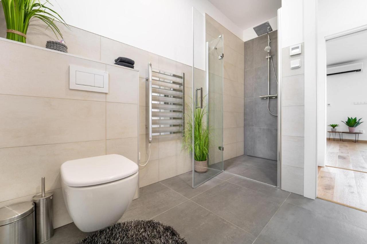 Domy Pod Palavou Apartment Klentnice Bagian luar foto