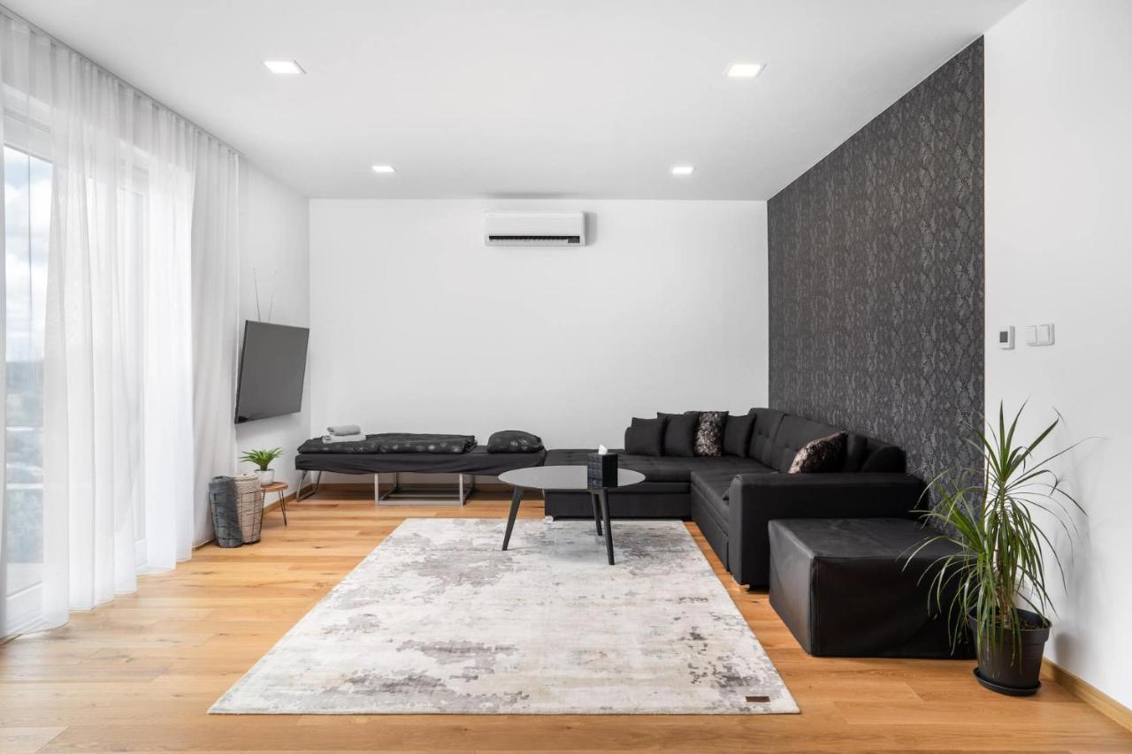 Domy Pod Palavou Apartment Klentnice Bagian luar foto