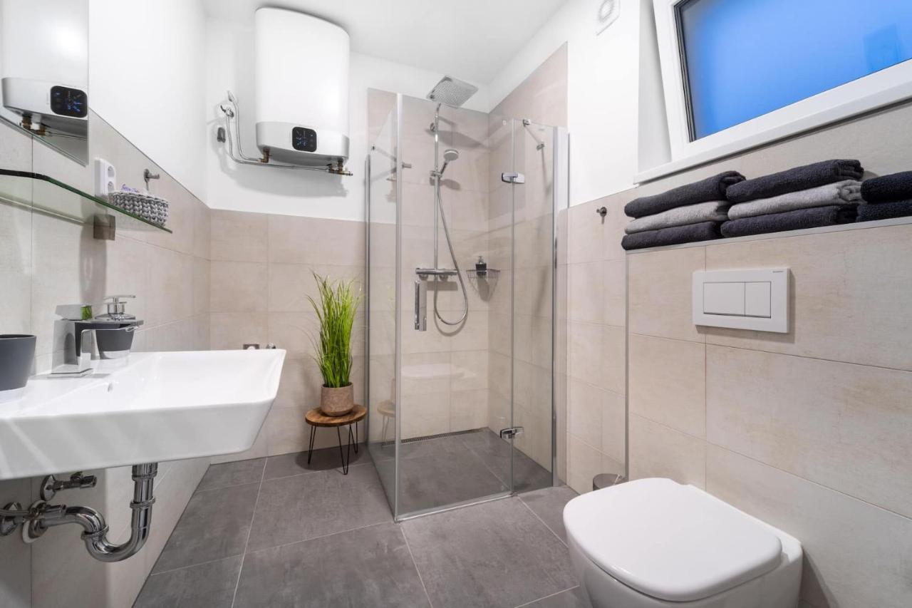 Domy Pod Palavou Apartment Klentnice Bagian luar foto